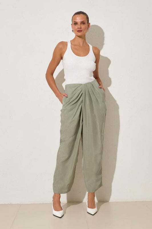 Double Breasted Collar Sleeveless Blouse and Waist Detailed Relaxed Cut Trousers